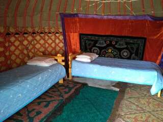 Кемпинги Karakol Yurt Lodge Каракол Трехместный номер с общей ванной комнатой-8
