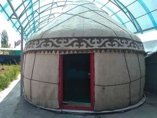 Кемпинги Karakol Yurt Lodge Каракол Двухместный номер с 2 отдельными кроватями и общей ванной комнатой-4