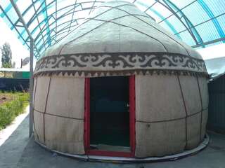 Кемпинги Karakol Yurt Lodge Каракол Двухместный номер с 2 отдельными кроватями и общей ванной комнатой-7